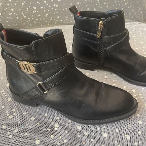Tommy Hilfiger Black Ankle Booties. Size 7M - Picture 1 of 5